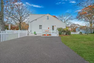 156 Clinton Ave, Patchogue, NY 11772 - Photo 4