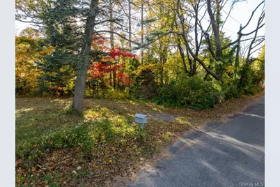 81 Old Broadway Avenue, Sayville, NY 11782 - Photo 6