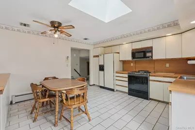 24 Brenda Lane, Bardonia, NY 10954 - Photo 16