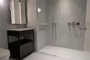 135 E 47th St, New York, NY 10017 - Photo 8