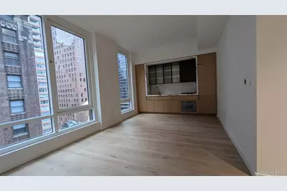 135 E 47th Street #21A, New York, NY 10017 - Photo 2