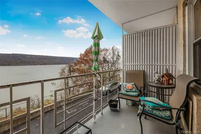 679 Warburton Avenue #1M, Yonkers, NY 10701 - Photo 2