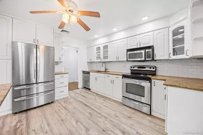 14 Hilton Court, Hicksville, NY 11801 - Photo 6