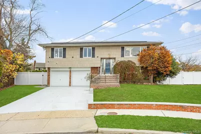 14 Hilton Court, Hicksville, NY 11801 - Photo 2