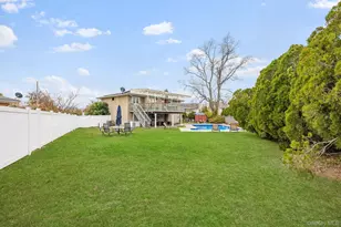 14 Hilton Ct, Hicksville, NY 11801 - Photo 18