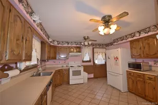 297 Clarice Blvd, Holbrook, NY 11741 - Photo 4