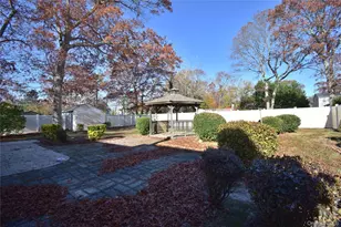 297 Clarice Blvd, Holbrook, NY 11741 - Photo 18