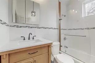 72-04 Manse St, Forest Hills, NY 11375 - Photo 16