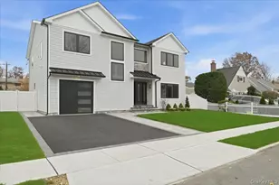 39 Cobalt Ln, Westbury, NY 11590 - Photo 2