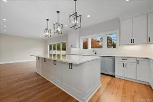39 Cobalt Ln, Westbury, NY 11590 - Photo 18