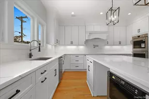 39 Cobalt Ln, Westbury, NY 11590 - Photo 20