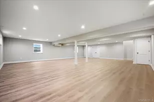 39 Cobalt Ln, Westbury, NY 11590 - Photo 42