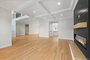 39 Cobalt Ln, Westbury, NY 11590 - Photo 8