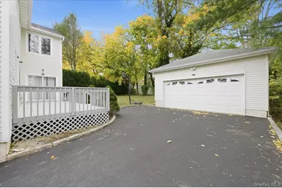 11 Drury Lane, Great Neck, NY 11023 - Photo 26