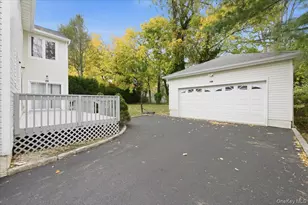 11 Drury Ln, Great Neck, NY 11023 - Photo 26