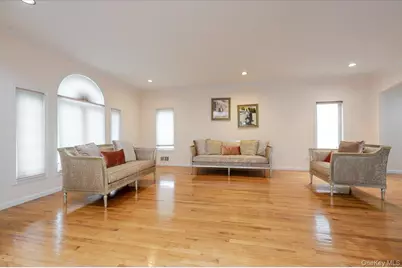 11 Drury Lane, Great Neck, NY 11023 - Photo 4