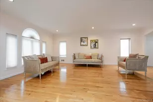 11 Drury Ln, Great Neck, NY 11023 - Photo 4