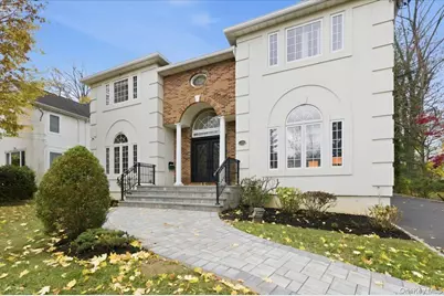 11 Drury Lane, Great Neck, NY 11023 - Photo 1