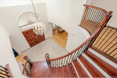 11 Drury Lane, Great Neck, NY 11023 - Photo 14