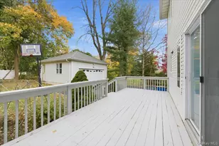 11 Drury Ln, Great Neck, NY 11023 - Photo 22