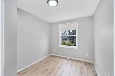 7 Kristin Court, Bay Shore, NY 11706 - Photo 14