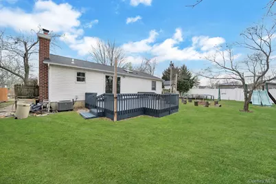 7 Kristin Court, Bay Shore, NY 11706 - Photo 4