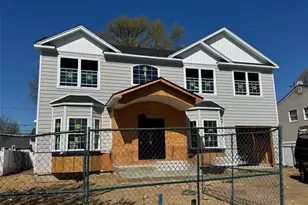 24 Patricia Ln, Syosset, NY 11791 - Photo 2