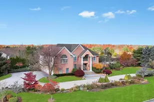 2 Old Bridge Ct, Melville, NY 11747 - Photo 2