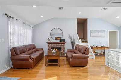 131 S 5th Street, Bethpage, NY 11714 - Photo 4