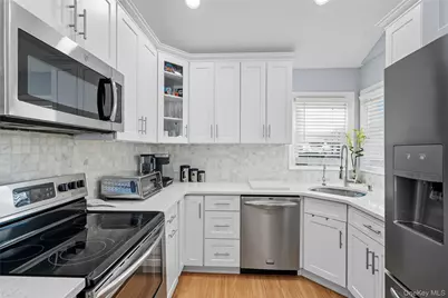 131 S 5th Street, Bethpage, NY 11714 - Photo 10