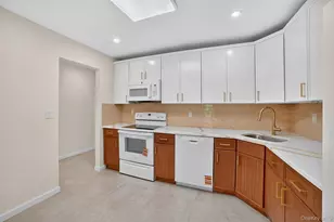159 Carriage Ct, Yorktown Heights, NY 10598 - Photo 12