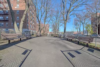 27-10 Parsons Boulevard #6H, Flushing, NY 11354 - Photo 16