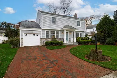 452 Westminster Road, Rockville Centre, NY 11570 - Photo 2