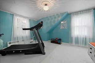 233 S Alleghany Ave, Lindenhurst, NY 11757 - Photo 16