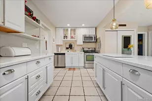 233 S Alleghany Ave, Lindenhurst, NY 11757 - Photo 10