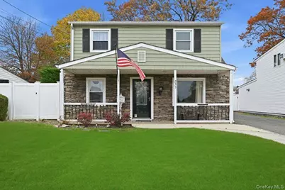 233 S Alleghany Avenue, Lindenhurst, NY 11757 - Photo 2