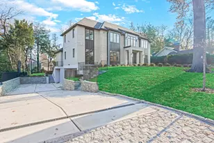 6 Hickory Dr, Great Neck, NY 11021 - Photo 2