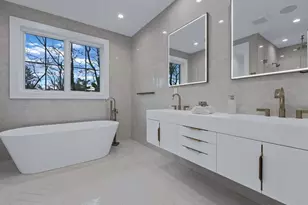 6 Hickory Dr, Great Neck, NY 11021 - Photo 10