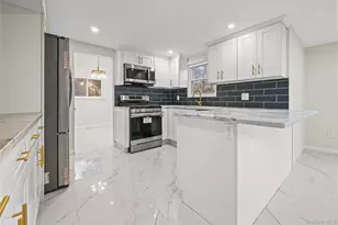 42 Holiday Park Dr, Centereach, NY 11720 - Photo 4