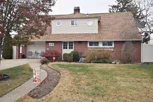 49 Cutter Ln, Levittown, NY 11756 - Photo 2