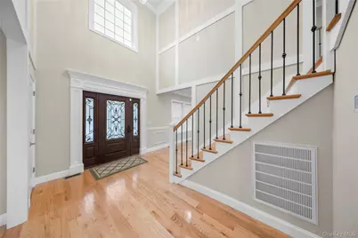 4 Coventry Court, Wheatley Heights, NY 11798 - Photo 8