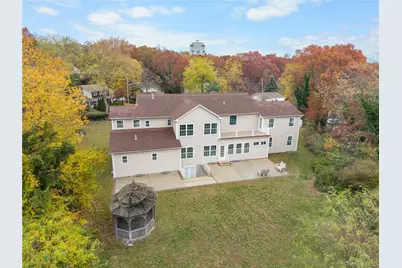 4 Coventry Court, Wheatley Heights, NY 11798 - Photo 6