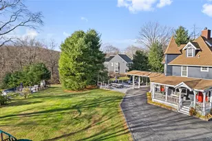 1055 Bridge Pointe Ln, Yorktown Heights, NY 10598 - Photo 2