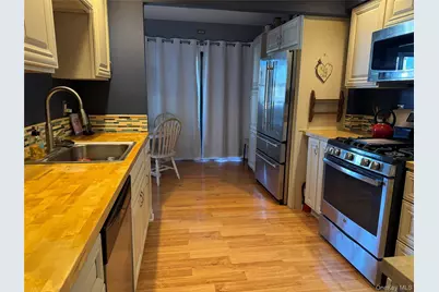 59 Hampton Place #20D, Freeport, NY 11520 - Photo 4