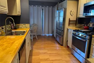 59 Hampton Pl, Freeport, NY 11520 - Photo 4