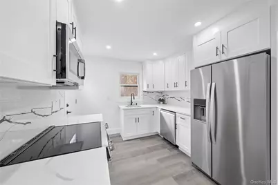 16 Fife Drive, Coram, NY 11727 - Photo 12