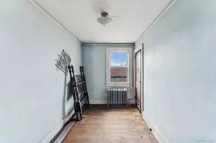 190 Lincoln Ave, Mineola, NY 11501 - Photo 4