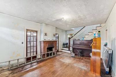 190 Lincoln Avenue, Mineola, NY 11501 - Photo 6