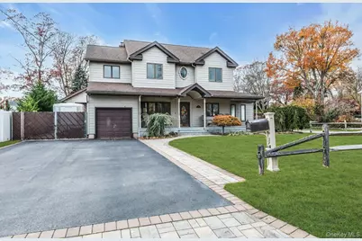 94 Pequot Lane, East Islip, NY 11730 - Photo 2