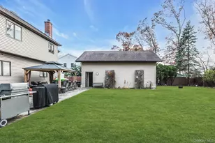 94 Pequot Ln, East Islip, NY 11730 - Photo 22